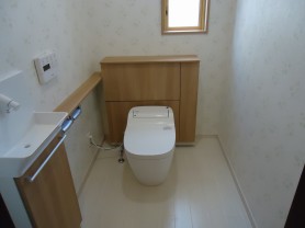 幅が少し広めのトイレ